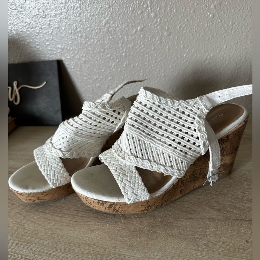 White Wedges